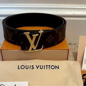 Louis Vuitton Initiales 40 mm reversible belt size 95. Like new, worn once.